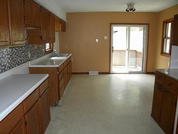 3rd image of 3019 Avenue F
