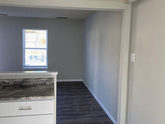 4th image of 4220 W Bethany Dr