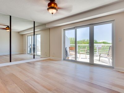 2977 McFarlane Rd PENTHOUSE 3, Miami, FL, 33133