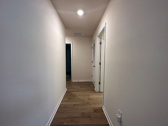 5th image of 137 Chasewood Dr