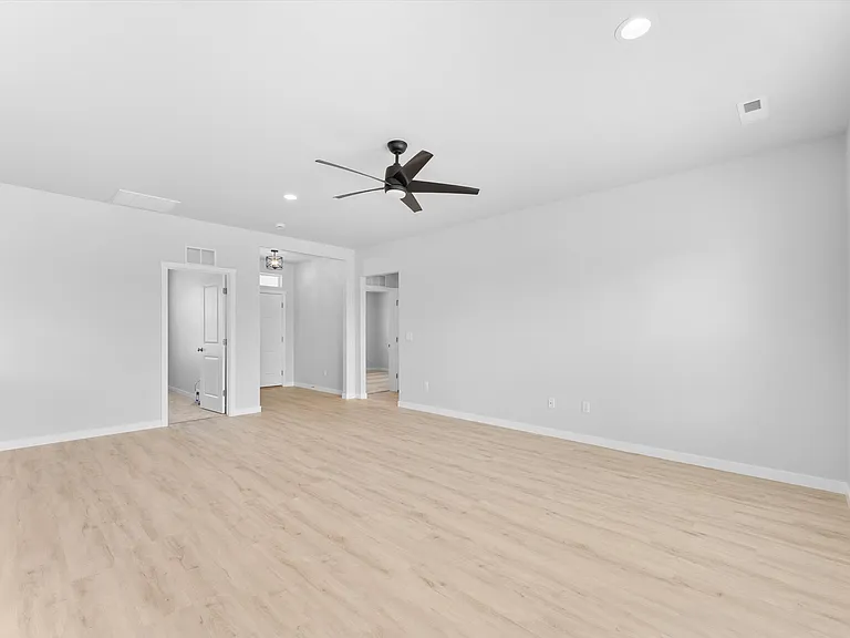 510 Waverly Ave — Photo 4