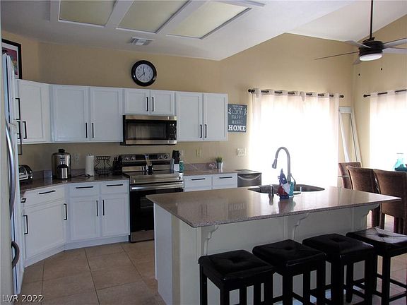 3rd image of 1230 Country Club Dr
