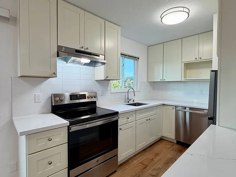 1205 Geraldine Way — Photo 1