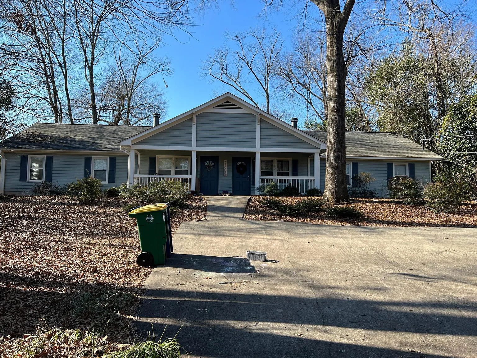 3 bed, 1223 sqft, $2,000 — Photo 2