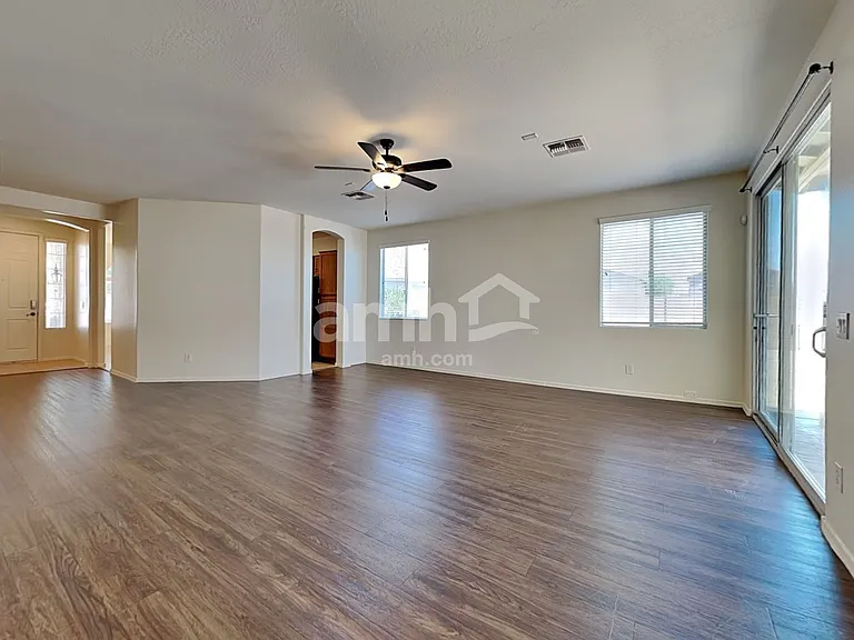 7225 S 73rd Dr — Photo 8
