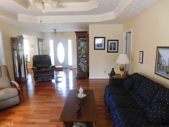 4th image of 412 Freedom Dr