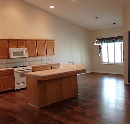 4th image of 3515 S Martin Ct