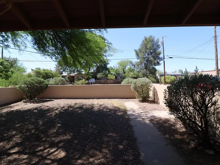 2831 E Edison St — Photo 4