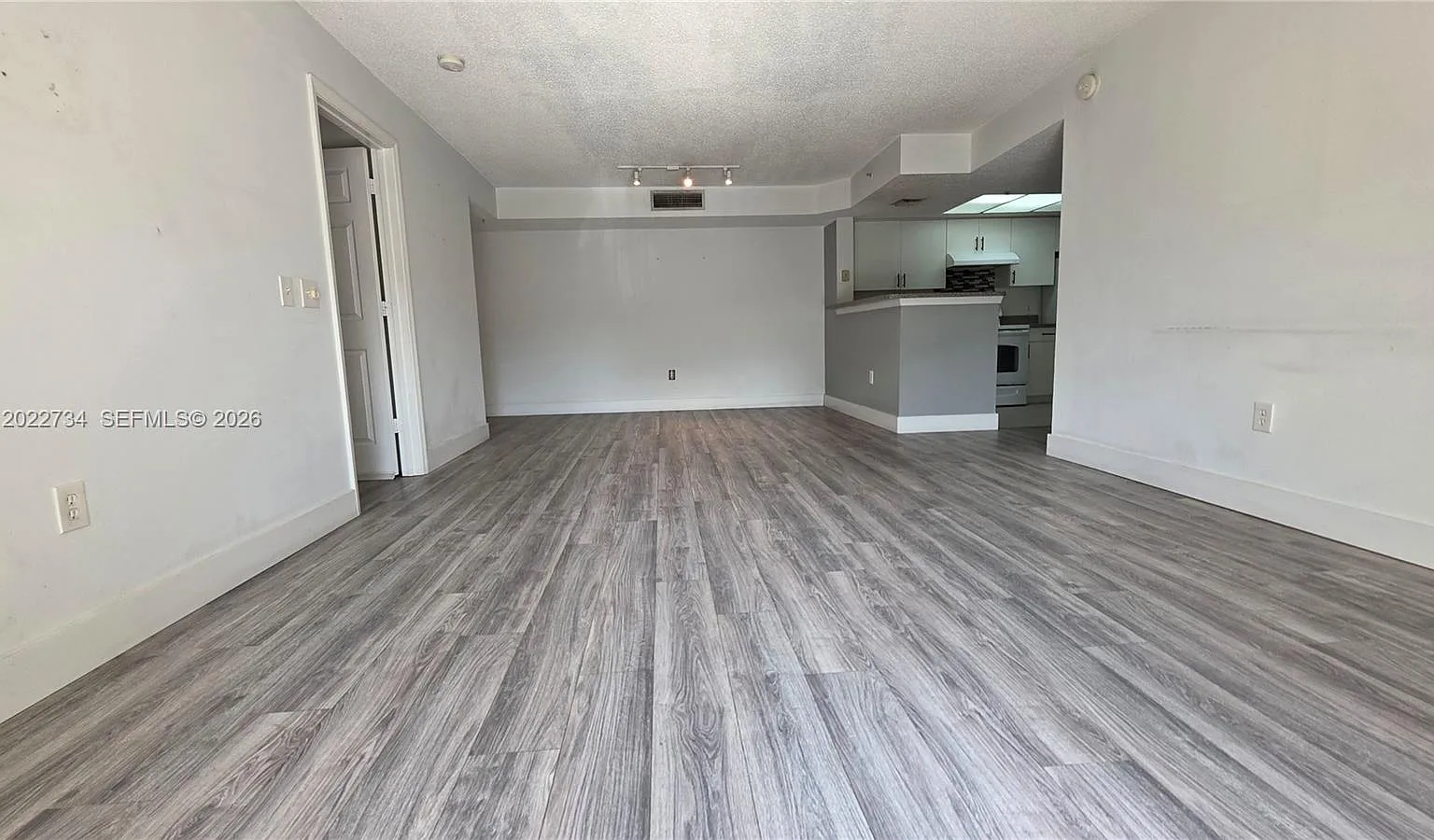 Evergreen Lakes Condo — Photo 2