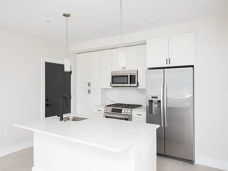425 Border St #201 — Photo 19