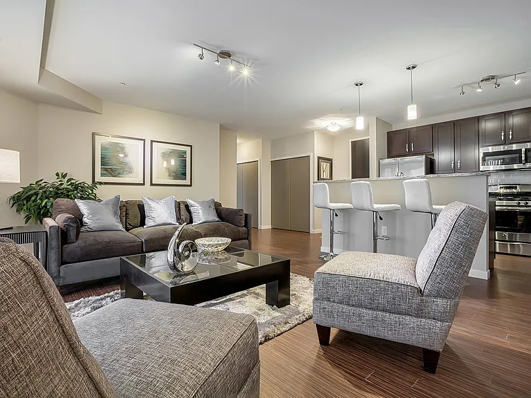 Four Seasons Apartments — Photo 10