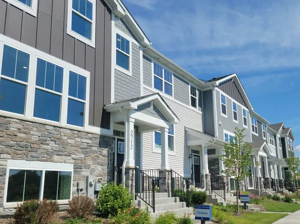 2697 Martini St #2702, Mundelein, IL 60060