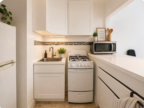 3rd image of 224 E 95th St APT 5B