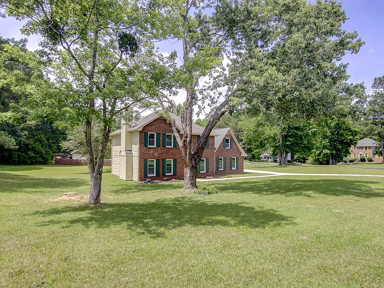 180 Fairfield Cir — Photo 44
