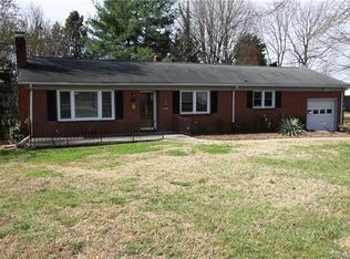 402 Timberlane Dr, Mount Holly, NC 28120