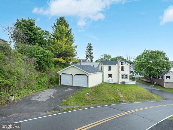 4th image of 631 Fairview St