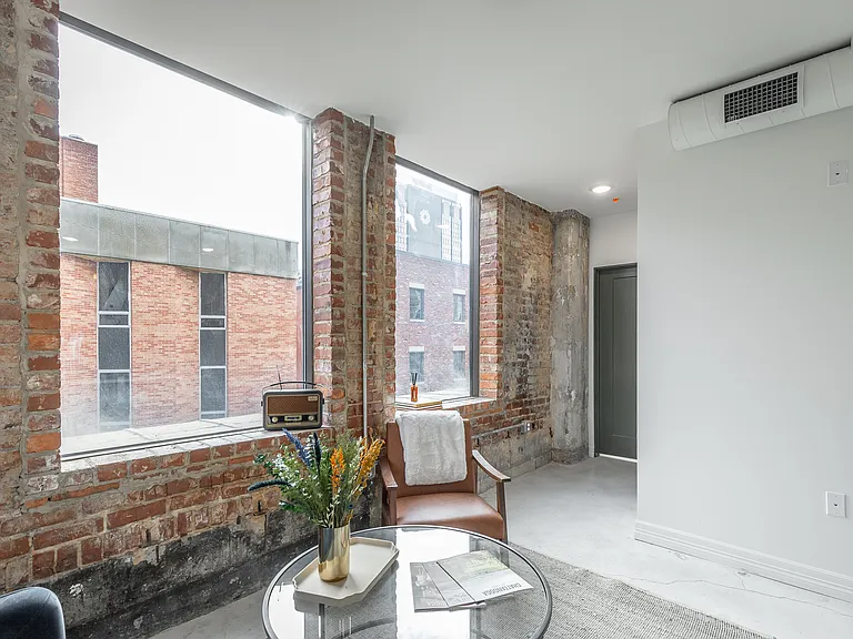 117 E 7th St #206 — Photo 6