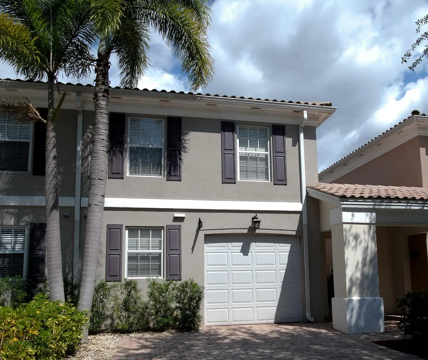 5657 Cove Cir — Photo 1