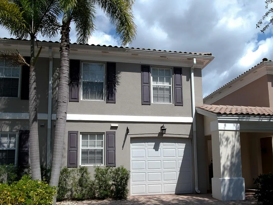 5657 Cove Cir