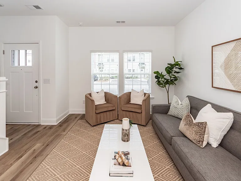 302 Twin Rivers Dr — Photo 6