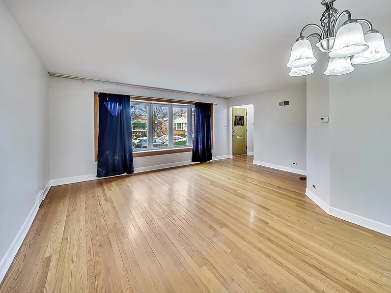 6210 N Harding Ave — Photo 5