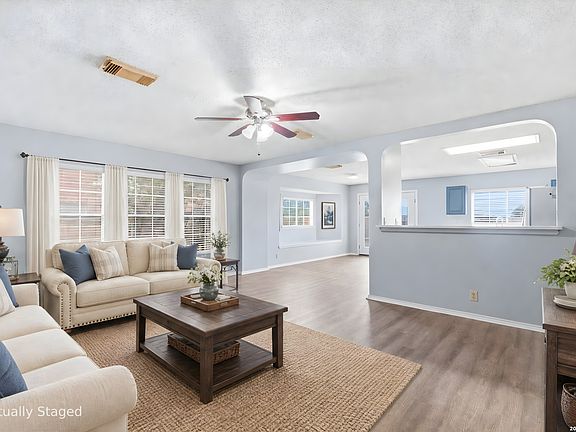 2nd image of 823 PINEHURST DR