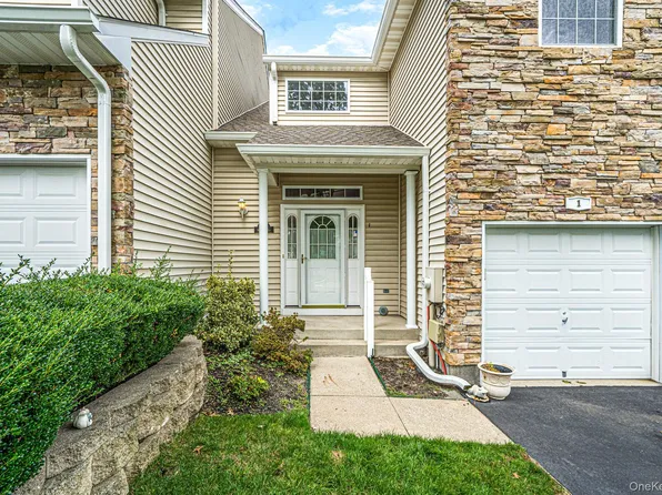 1 Mohannis Way #1, Kings Park, NY 11754