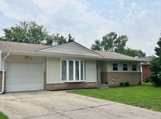 141 Crest Ave, Elk Grove Village, IL 60007