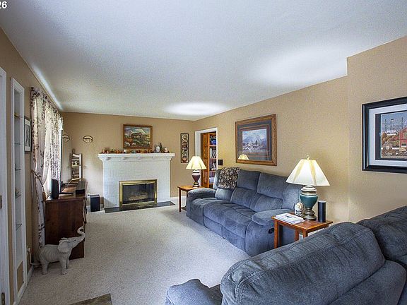 2nd image of 907 4th St