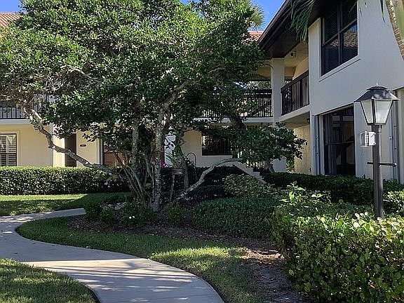 2nd image of 181 SW South River Dr APT 201