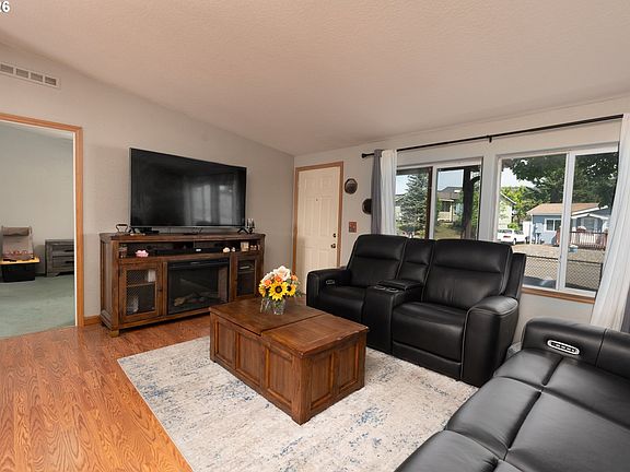 4th image of 310 Monte Dr