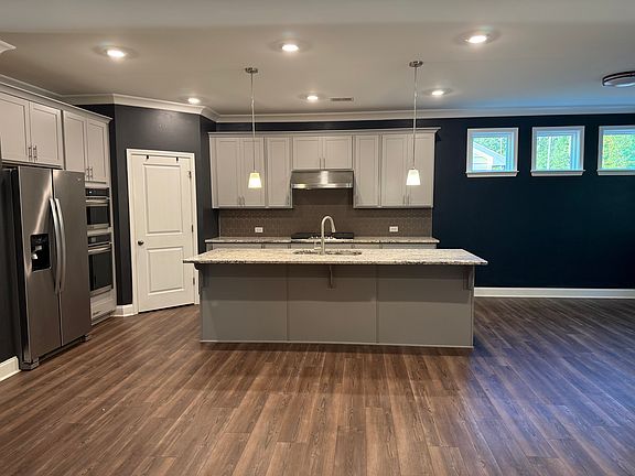 3rd image of 160 Amherst Way