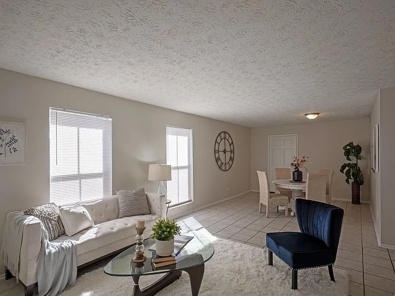 Grand Oaks Apartment — Photo 10