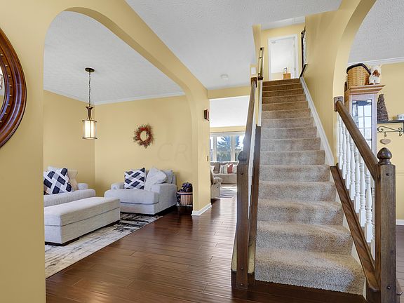 3rd image of 841 Dunvegan Ct