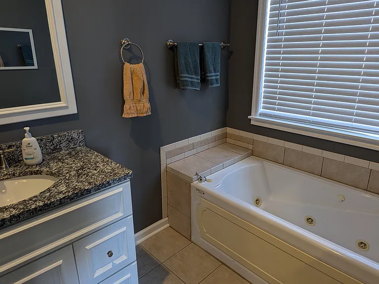 526 Clinton Springs Ave #D — Photo 20