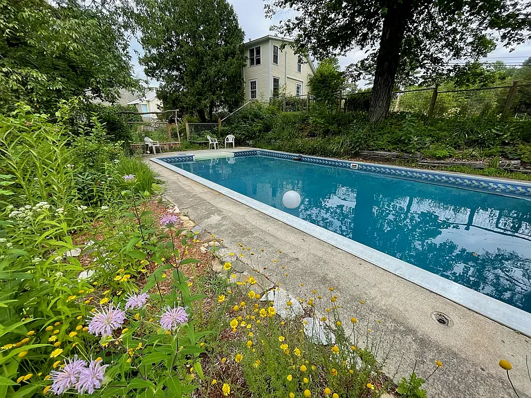 516 Giddings St — Photo 6