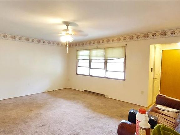 5th image of 104 N Osage St