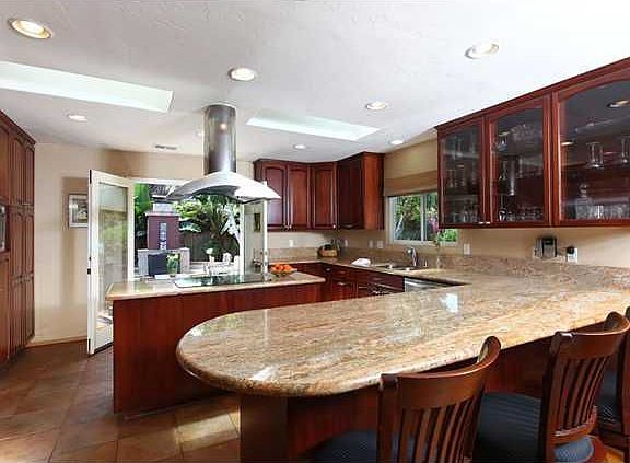 3rd image of 618 Catalina Blvd