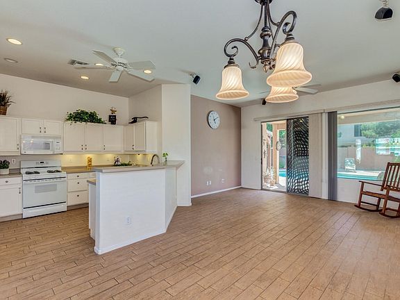 5th image of 1424 S Park Grove Cir