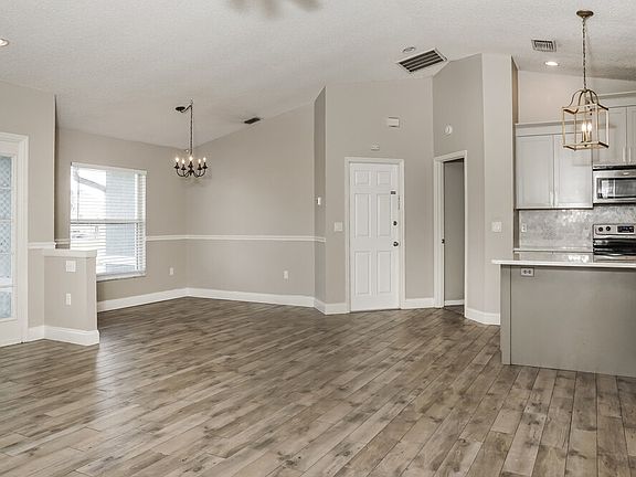 4th image of 4212 1st Ave NE