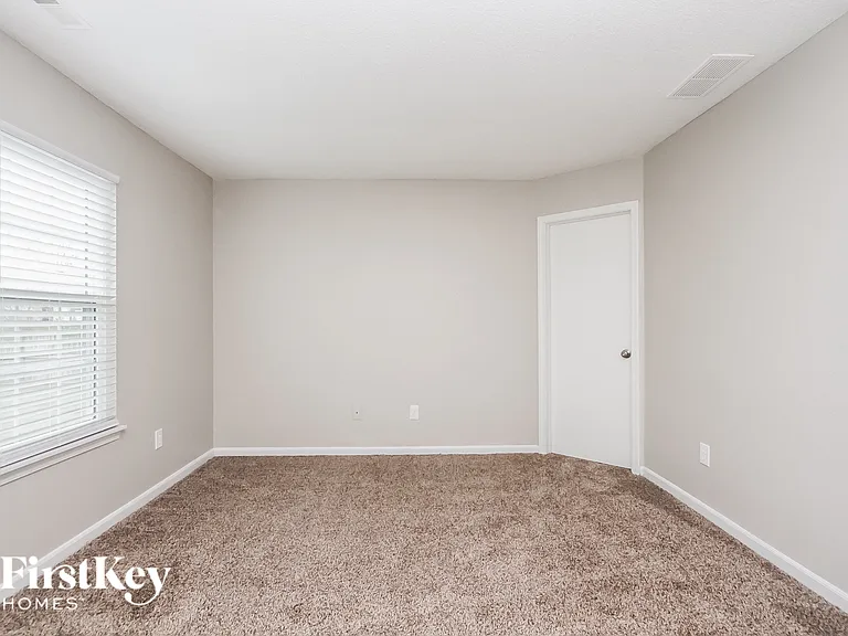 37 Lasalle Ln — Photo 6
