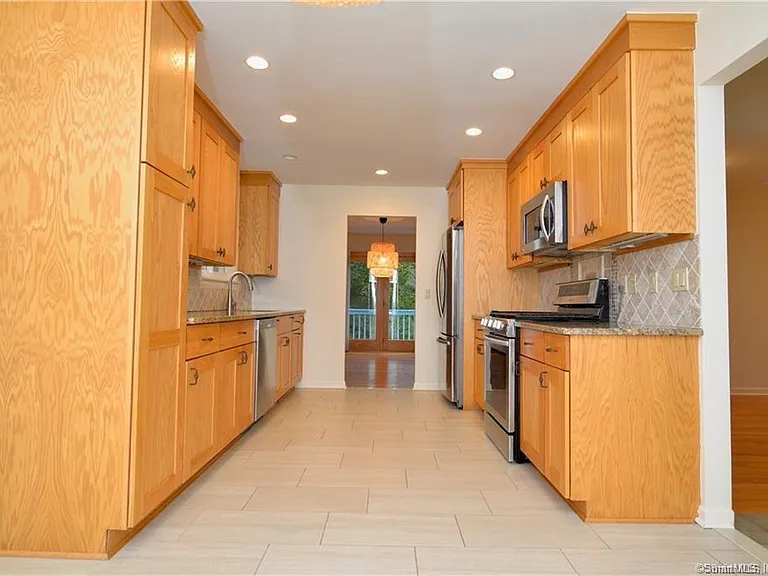 35 Homestead Rd — Photo 6