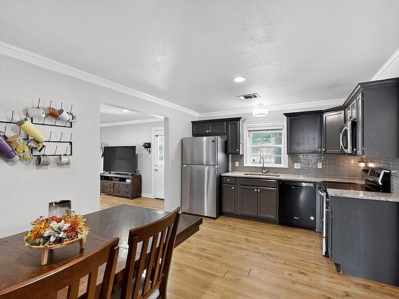 5th image of 1116 Franklin St