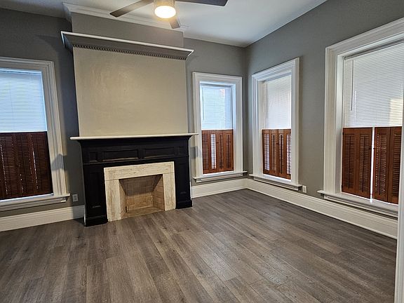 Living Room
Measurements: 17x12
