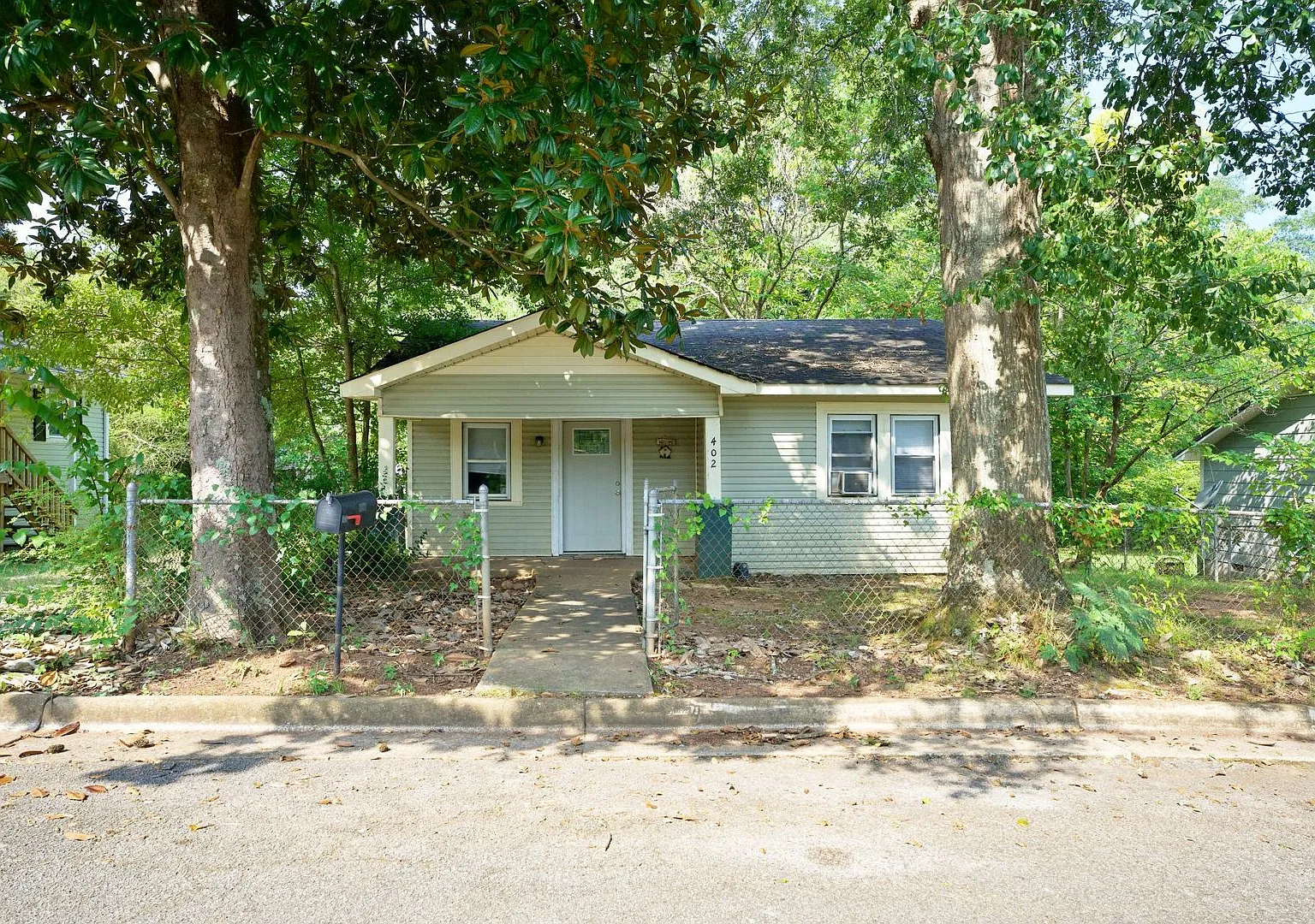 402 Madison Avenue SW, Jacksonville, AL 36265 — Photo 1