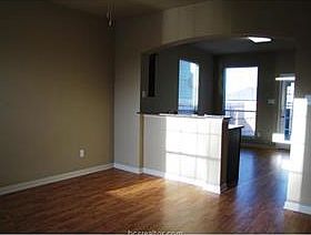 5th image of 3909 Victoria Ave
