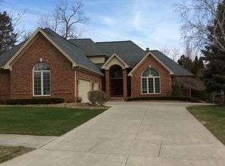 3498 Lakeshore Dr, Waterford, MI