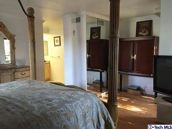 4th image of 1809 Peyton Ave Unit 104