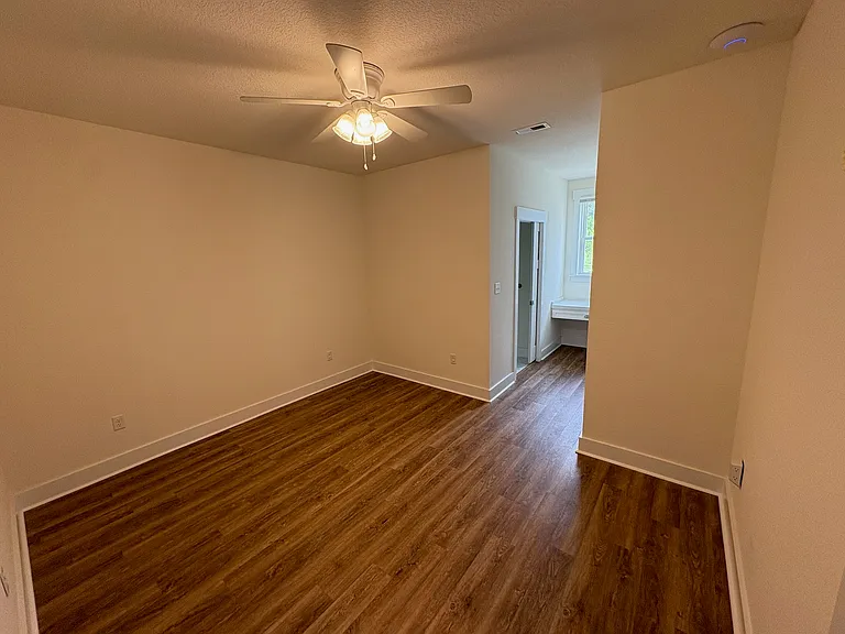 side bedroom