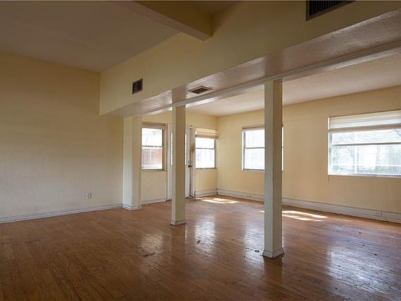 3rd image of 3902 Bobolink Ln